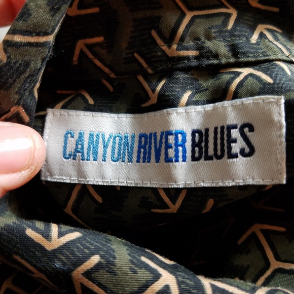 CANYON RIVER BLUES MENS BLACK GOLD ARROWS SHORT SLEEVE BUTTON SHIRT LARGE.Pit - Picture 5 of 7